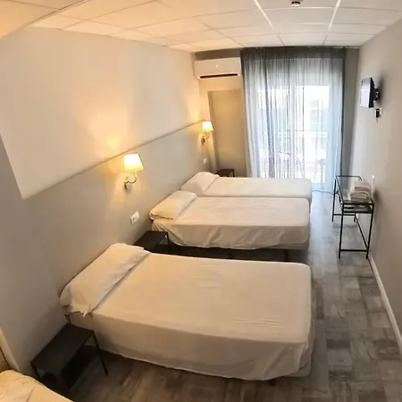 Hotel Bed And Breakfast Benidorm מלון 2*