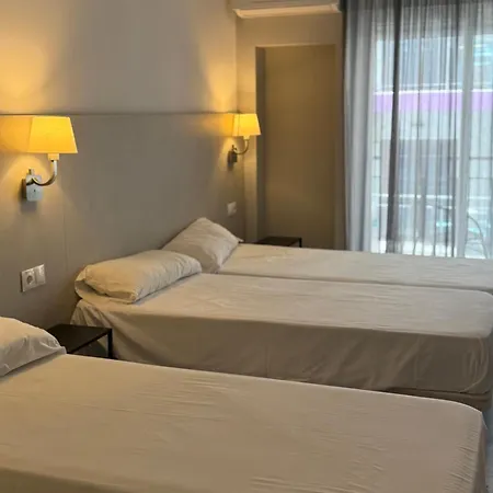 מלון Hotel Bed And Breakfast Benidorm 2*